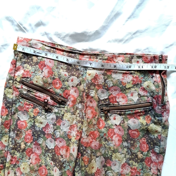 Zara | Floral Multi color jean jegging skinny with bronze zipper accents - Picture 9 of 11